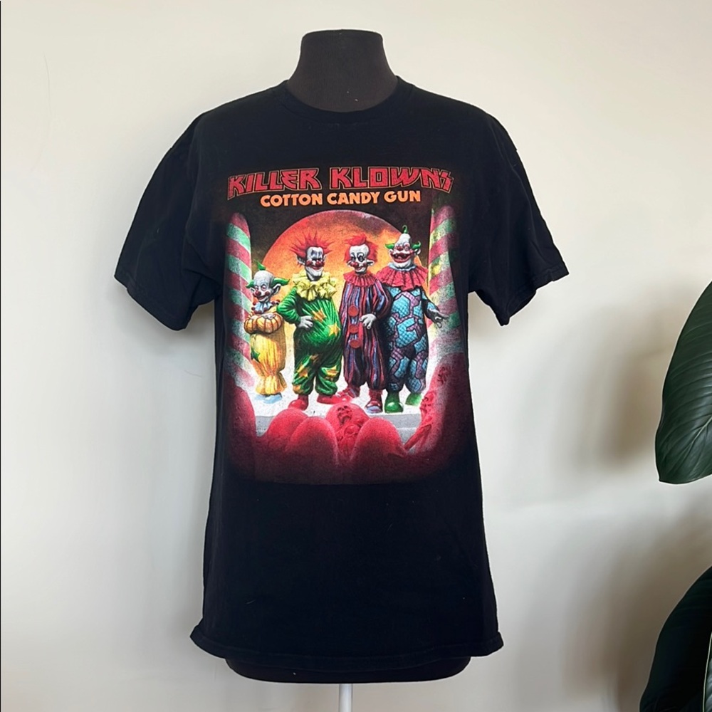 Killer Klowns black graphic tee